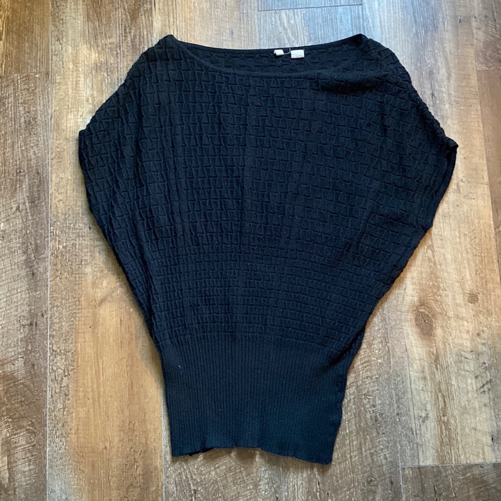 Black dom-sleeve shirt